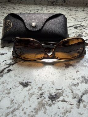 Ray-Ban Women's Tortoiseshell Frame with Brown Gradient Lenses